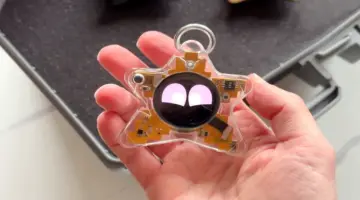 سلسلة المفاتيح المدعومة بالذكاء الاصطناعي التي تبلغ قيمتها 400 دولار (ليست) بلا معنى، وباهظة، ومحبوبة بشكل غريب